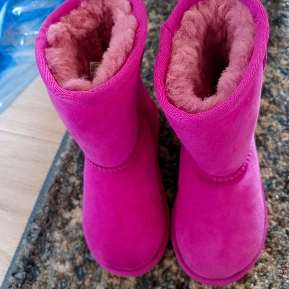 Uggs toddler boots sz 9